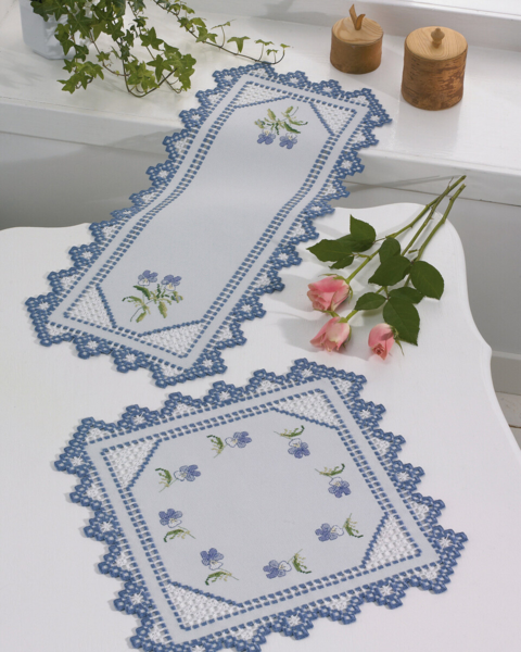 Broderikit Hardanger blå viol 28 x 68 cm
