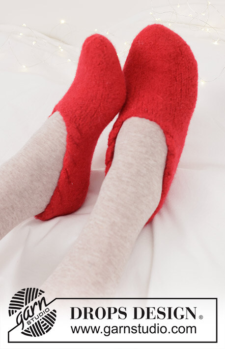 253-58 Scarlet Sleigh Slippers by DROPS Design