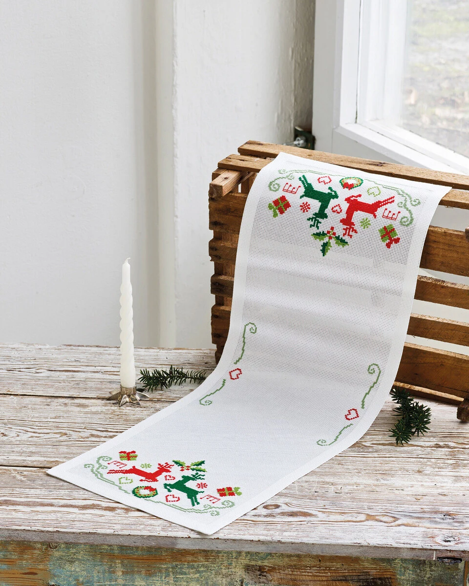 Rensdyr 28x76cm - Smukt broderisæt med vintermotiv. Køb her