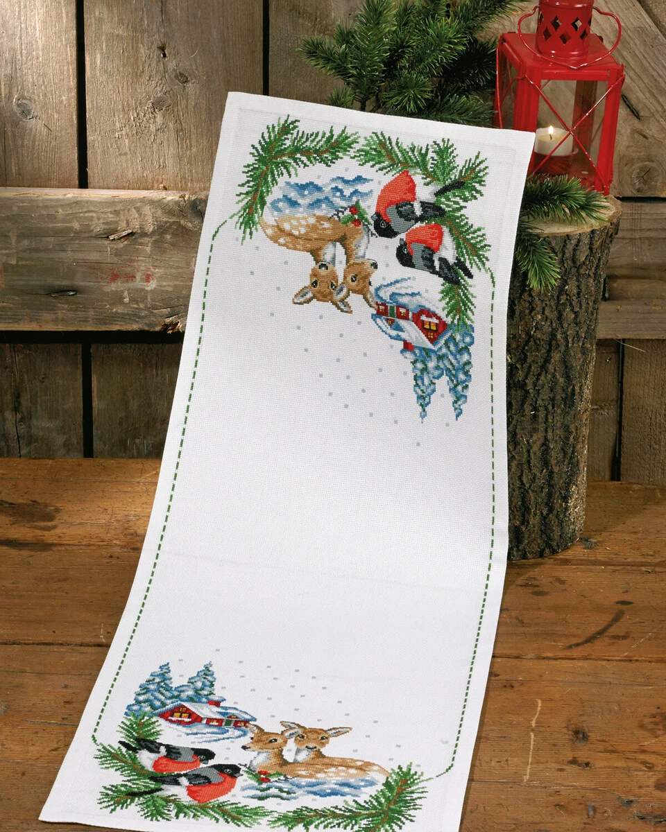 Rådyr i sneen 33x90cm – Smukt vinterbroderi – Køb her