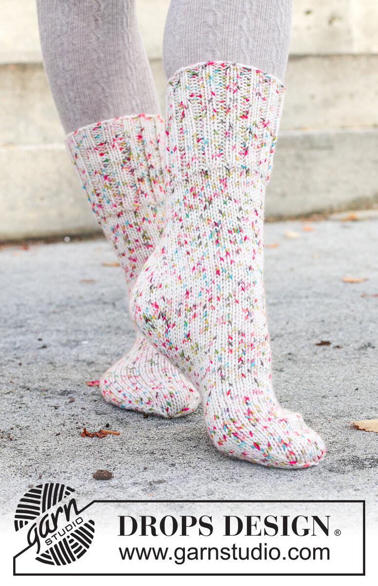 261-67 Twinkle Twist Socks by DROPS Design