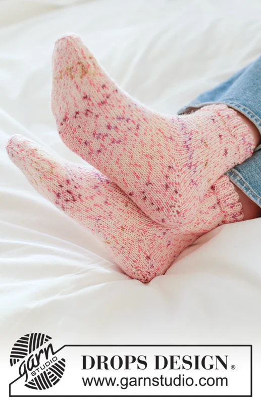 265-19 Galaxy Glider Socks by DROPS Design