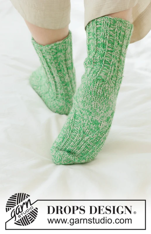 50-25 Speckled Moss Socks by DROPS Design