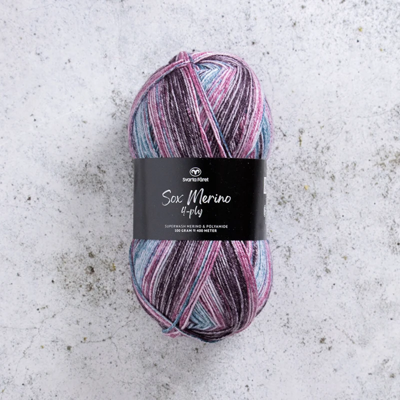 Svarta Fåret Sox Merino 4 ply 15 Magisk realisme