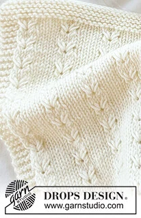 51-8 Snuggle Mist Blanket by DROPS Design