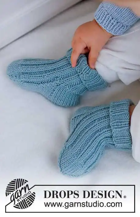 42-12 Dream in Blue Socks by DROPS Design