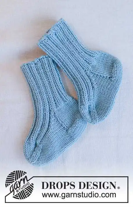 42-12 Dream in Blue Socks by DROPS Design