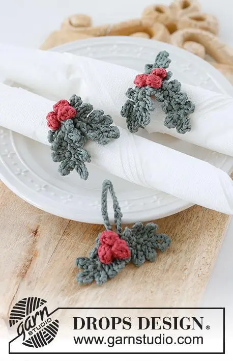 0-1588 Holly Napkin Rings by DROPS Design