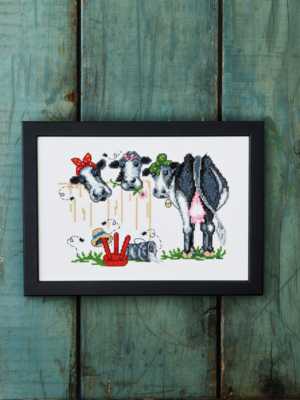 Broderikit Undrende køer 29x20 cm