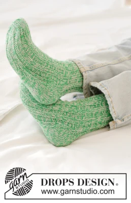 50-25 Speckled Moss Socks by DROPS Design