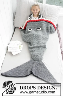 28-13 Shark Attack Blanket by DROPS Design