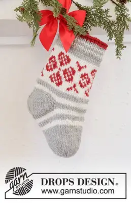 0-1573 Christmas Flower Stocking by DROPS Design